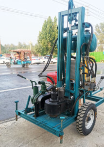 Kaya suyu 150 için çamur yeraltı delik delme makinesi ile kuyu sondaj donanımı m derin delik tekerlek tipi su sondaj kulesi