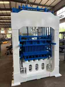 Línea de producción de bloques totalmente automática con sistema de curado/máquina de fabricación de bloques Elevadores/vibración hidráulica, 1 unidad - Product Image 6