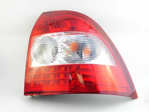 Oto yedek parçaları kuyruk lambası 2170-03716011-10 L 2170-03716010-10 R sağ/sol LADA <span class=keywords><strong>Priora</strong></span> 21704 için kuyruk lambası <span class=keywords><strong>LED</strong></span>