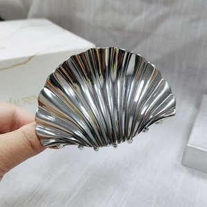 欧美风格大壳毛爪金银鲨夹金花发夹