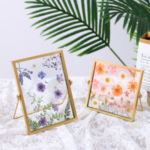 Wholesale Pressed Glass Floating Photo <strong>Frames</strong> <strong>5</strong> <strong>X</strong> <strong>7</strong> with Gold Stands for Horizontal or Vertical Pictures Place Cards - Product Image 1