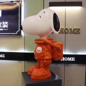 漫画スヌーピー大きな床に立っているカスタム置物アニメ樹脂キャラクター彫刻モールと子供の遊び場装飾