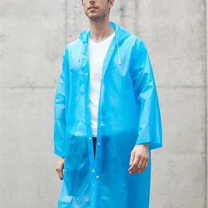 2025时尚定制摩托车雨衣男士单人雨披风格带标志装饰，适合雨中徒步旅行