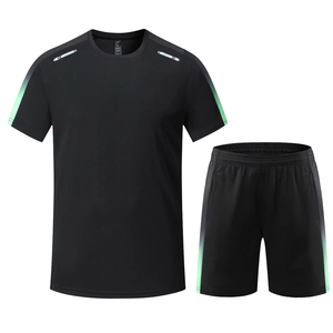 2024批发运动服装快干100% 涤纶<span class=keywords><strong>t</strong></span>恤训练<span class=keywords><strong>t</strong></span>恤短裤套装男士健身房健身跑步服装