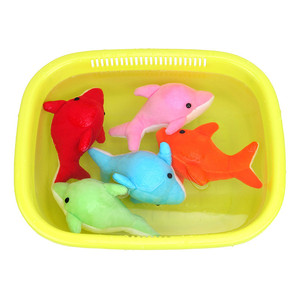 Yeni tasarım eşlik çocuğunuz banyoda farklı renk şişme su ve şamandıra sevimli yunus peluş hayvan oyuncak - Product Image 1