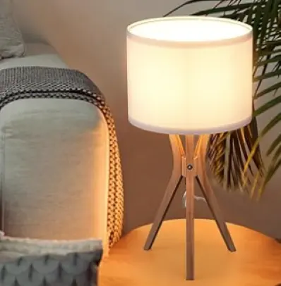 TSINYE Lampe de table de chambre à coucher, lampe de chevet trépied avec base de lumière de couleur bois profonde et abat-jour en lin beige, lampe de chevet