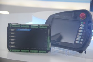Controller di programmazione a 3-6 assi Lavichip per stampaggio ad iniezione con soluzione di comunicazione bus a impulsi stabile - Product Image 3