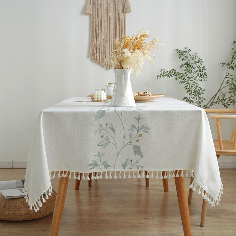 Pampons bleus brodés, fleurs roses et pompons en coton