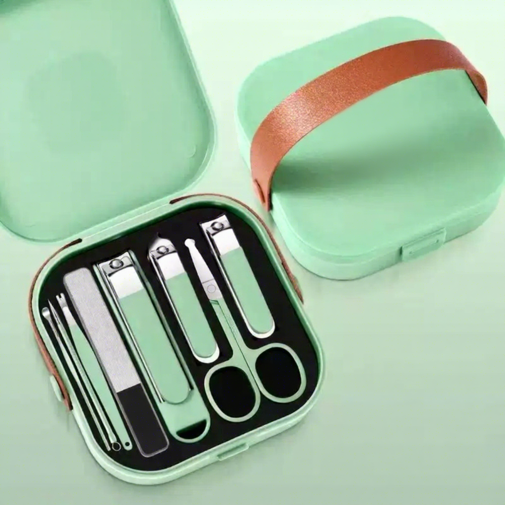 Set di tagliaunghie da otto pezzi con scatola a tracolla verde Matcha