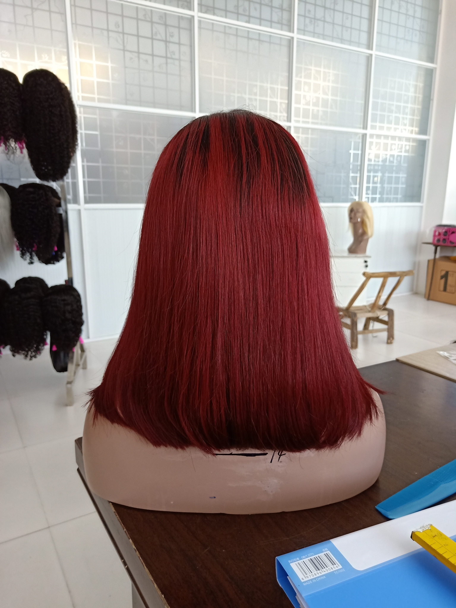 สีแดง