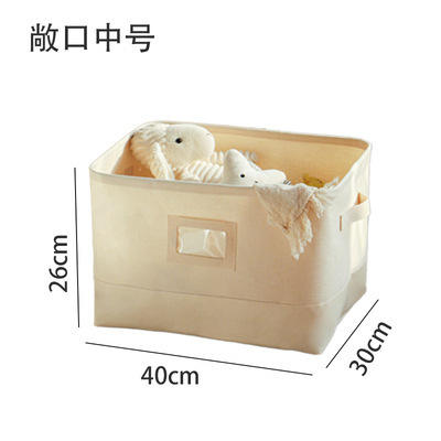 Taille moyenne à bouche ouverte