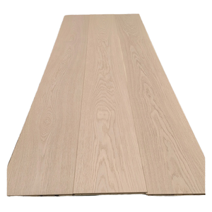 Modern tasarımlı mühendislik döşeme pürüzsüz fırçalanmış teknikler oturma odası için-meşe ceviz tik WPC PVC akçaağaç mevcut - Product Image 1