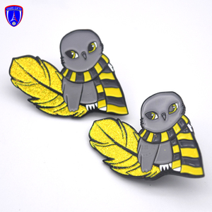 Spilla a forma di batteria del fumetto pin positivo <span class=keywords><strong>twitter</strong></span> uccello giallo glitter cartone animato smalto morbido cappello spilla per i vestiti - Product Image 5