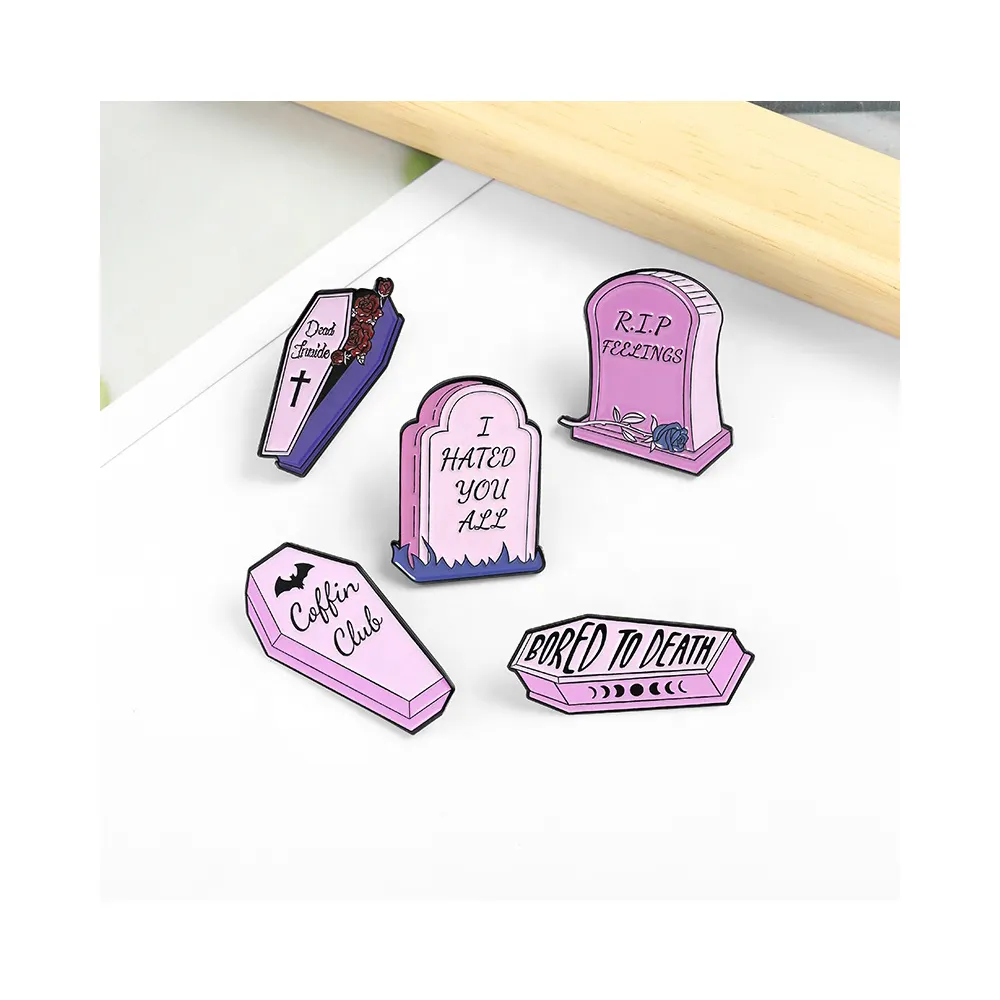 JY Pink Tombstone Coffin smalto Pins Gothic Flower Skull spille zaini Punk spilla Halloween Badge Jewelry Gift
