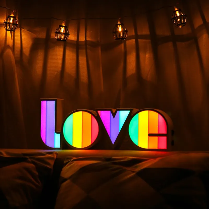 Lámpara de caja LED colorida para decoración de escritorio de dormitorio, luz nocturna alimentada por batería de 5V CC, señal de amor de Color arcoíris