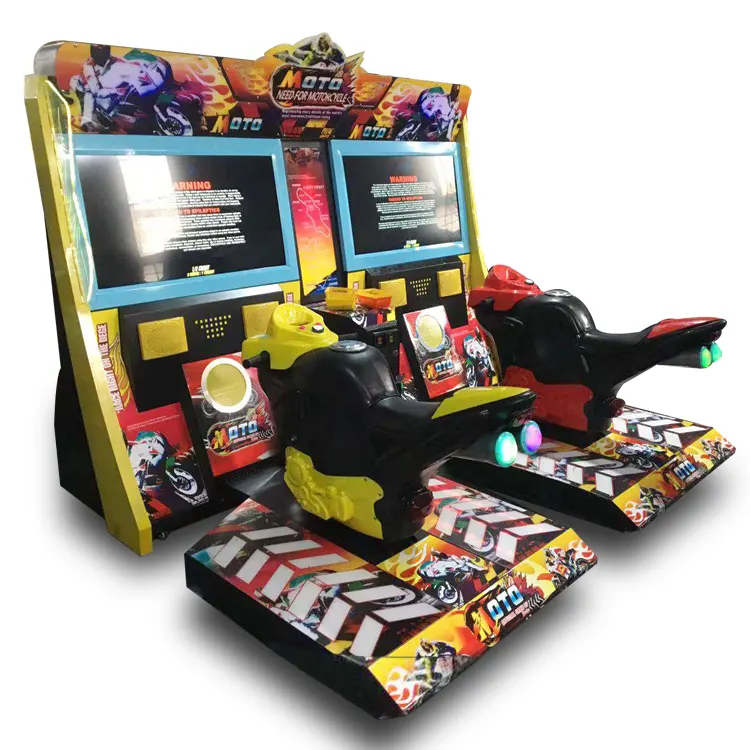 Attraente macchina arcade per giochi di corse automobilistiche del simulatore di 2 giocatori per il parco di divertimenti