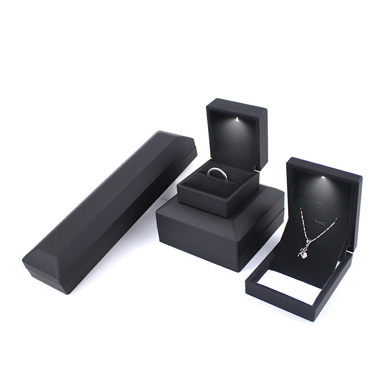 Noir (boîte à bagues)