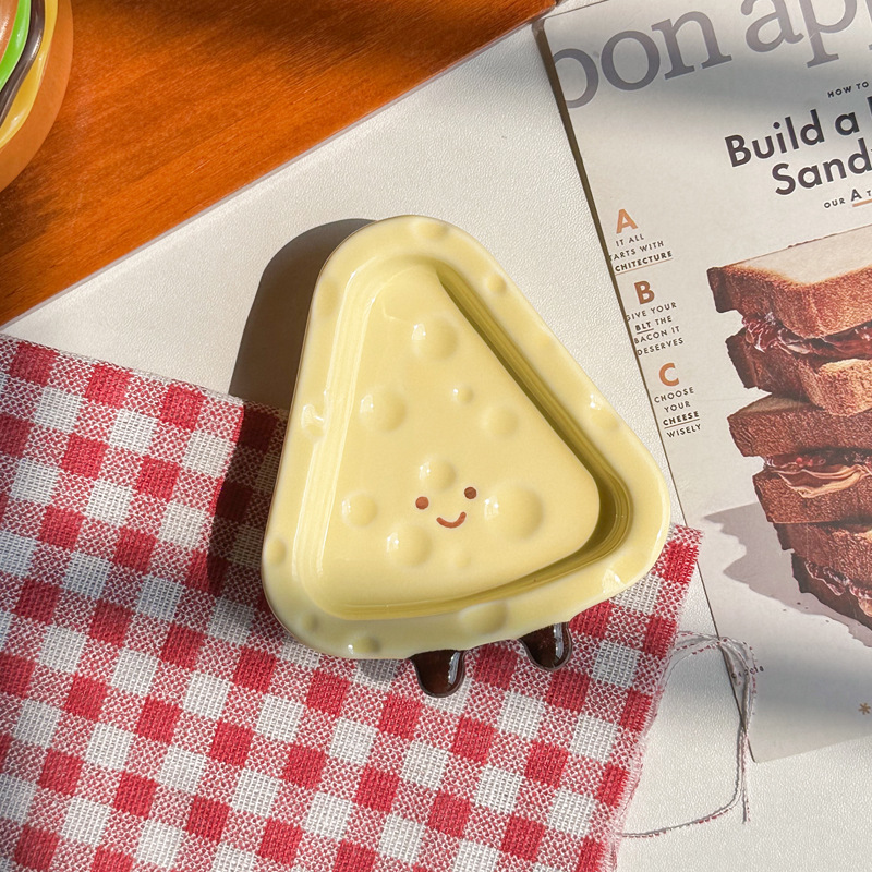 Plat à sauce au fromage - blanc laiteux
