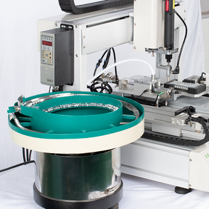 Kunden spezifische 4-Achsen-Montagemaschine für automatische Klemmenblock-Verbindungs stangen mit automatischer Schrauben zuführung - Product Image 5
