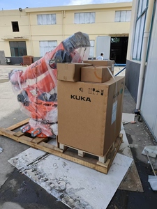 KUKA KR 210 R2700-2 Roboterarm mit CNGBS-Roboter greifer als Arbeits station zum Be-und Entladen - Product Image 6