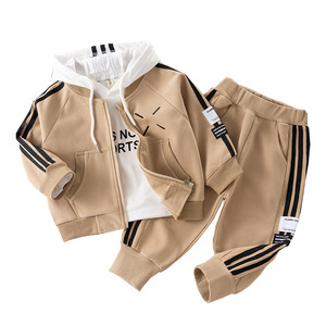 <span class=keywords><strong>2025</strong></span>新款儿童棉质运动套装男童休闲连帽棒球服印花图案秋季时尚