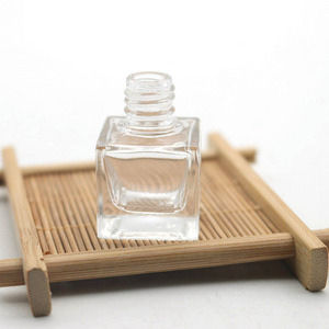 3ml 5ml 8ml 10mlスクエアボトルカーフレグランスペンダントエアフレッシュナー空の香水ガラスボトルハンギングディフューザーファンシー香水 - Product Image 4