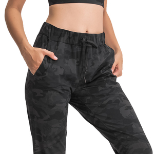 女式XXL迷彩快干健身慢跑裤实心图案户外舒适健身短裤 - Product Image 1