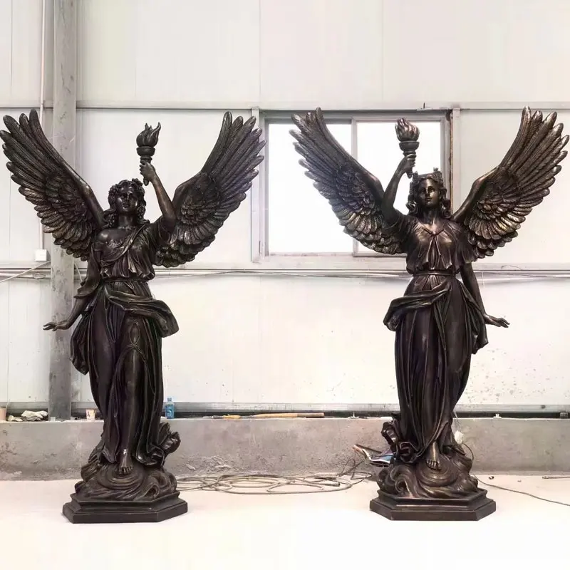 Fabbrica all'ingrosso in fibra di vetro statua scultura a grandezza naturale di angelo statue in resina scultura per la decorazione esterna