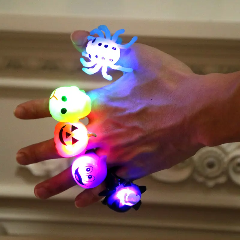 Anillos de dedo con luz LED para Halloween, Serie de bruja fantasma de calabaza, regalos de fiesta de Halloween, regalos, juguetes, anillos de dedo iluminados