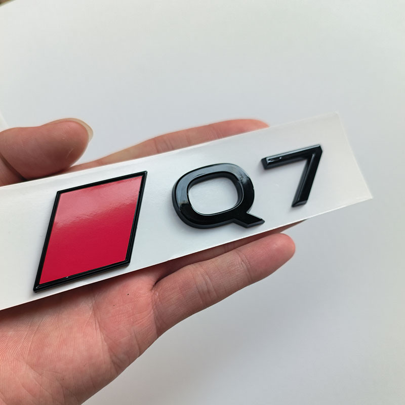 Nuovo cubo rosso q7 nero lucido