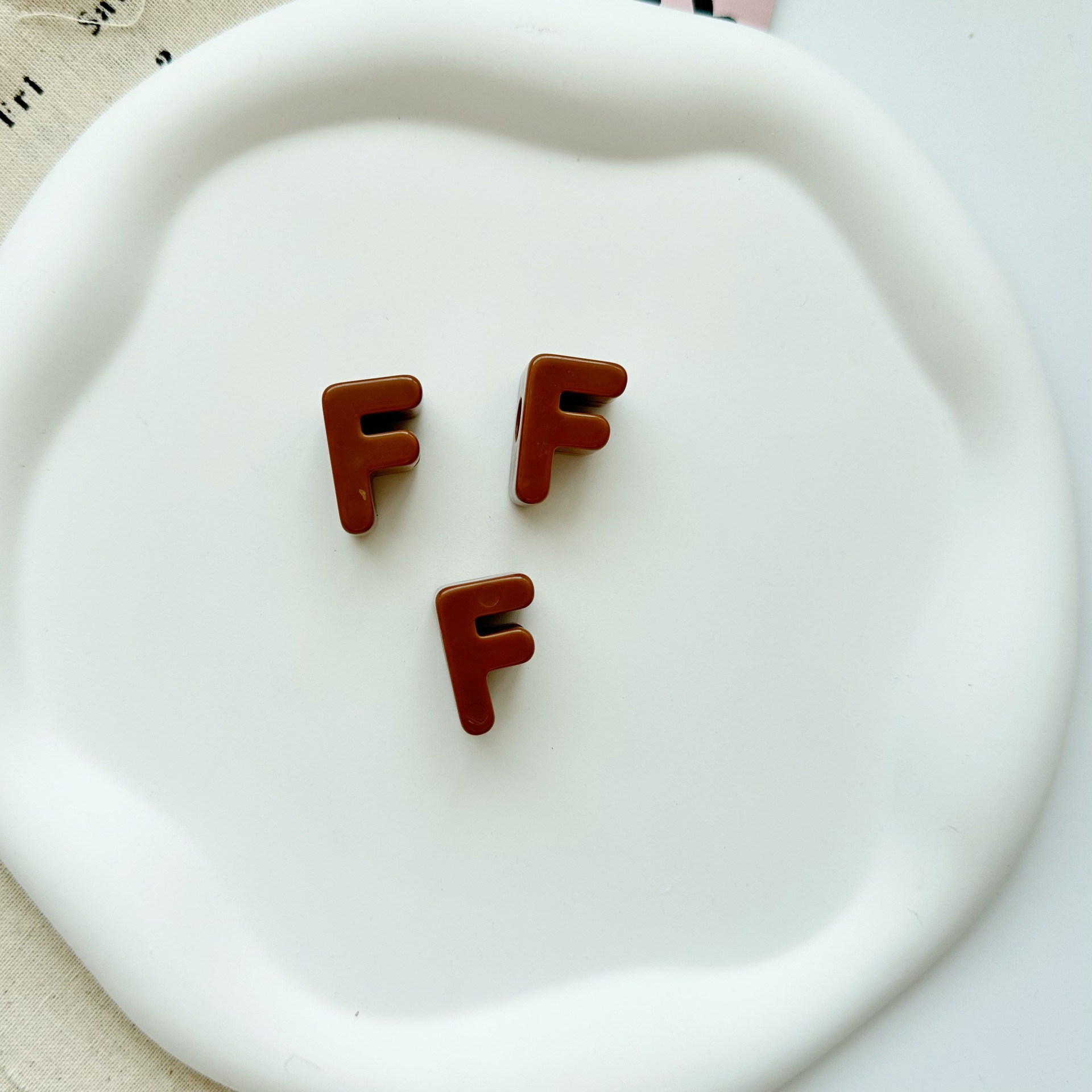 F in mixed color