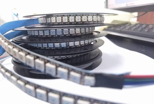 DC 12V WS2815 4-polige LED-Licht leiste Individuell adressierbare programmier bare RGB-Pixel-LED-Streifen leuchten Schwarze Leiterplatte 30 60 144LEDs/m - Product Image 4