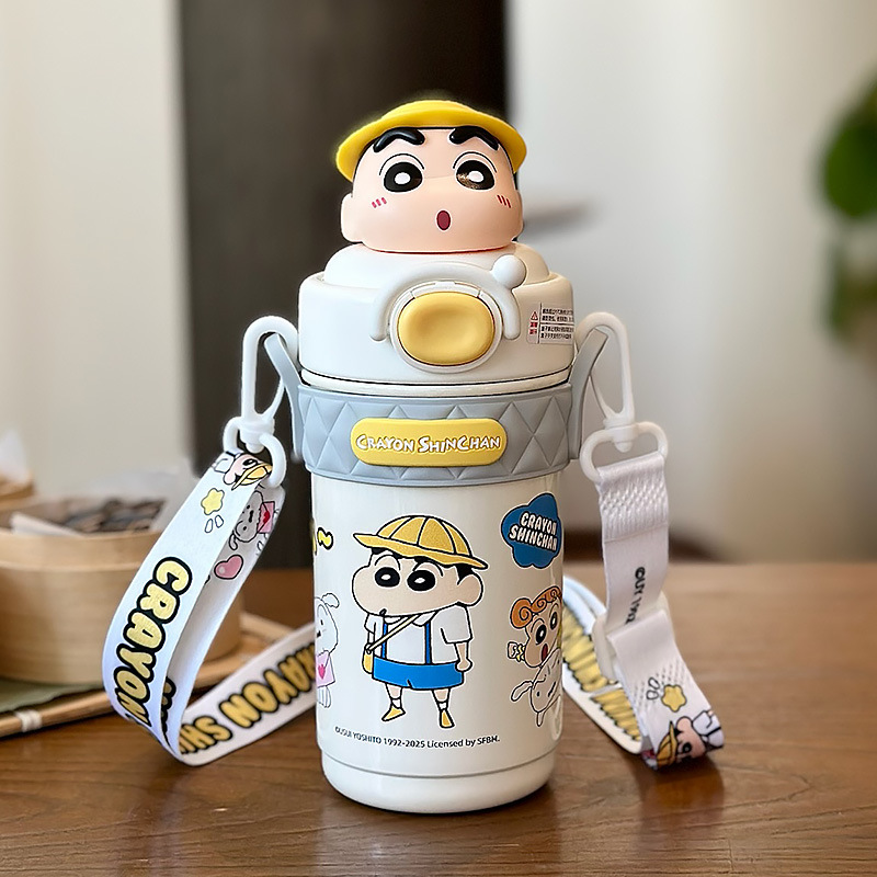 หมวกสีเหลืองเล็กๆ สีขาว