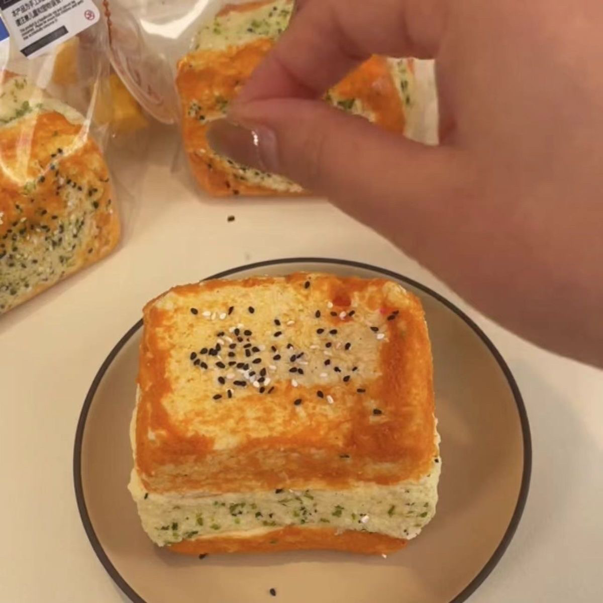 Toast aux algues grillées au charbon de bois à trois couches