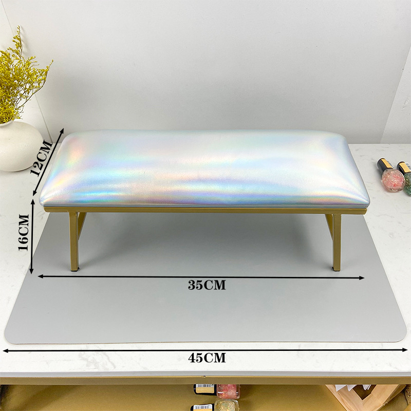 oreiller argenté + tapis gris