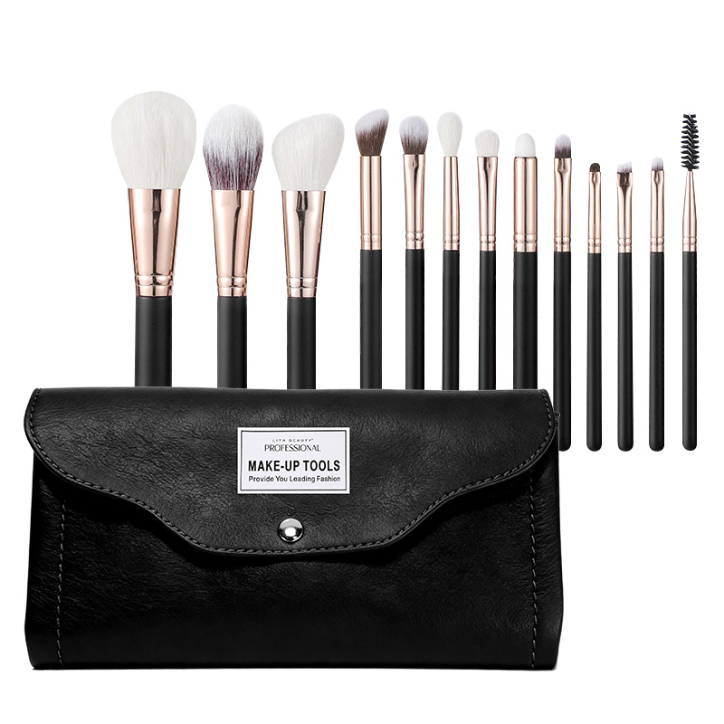 Ensemble de pinceaux de maquillage noirs