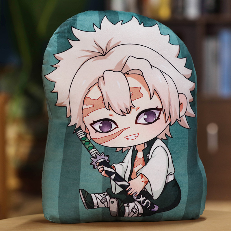 Wind pillar holding plush toy