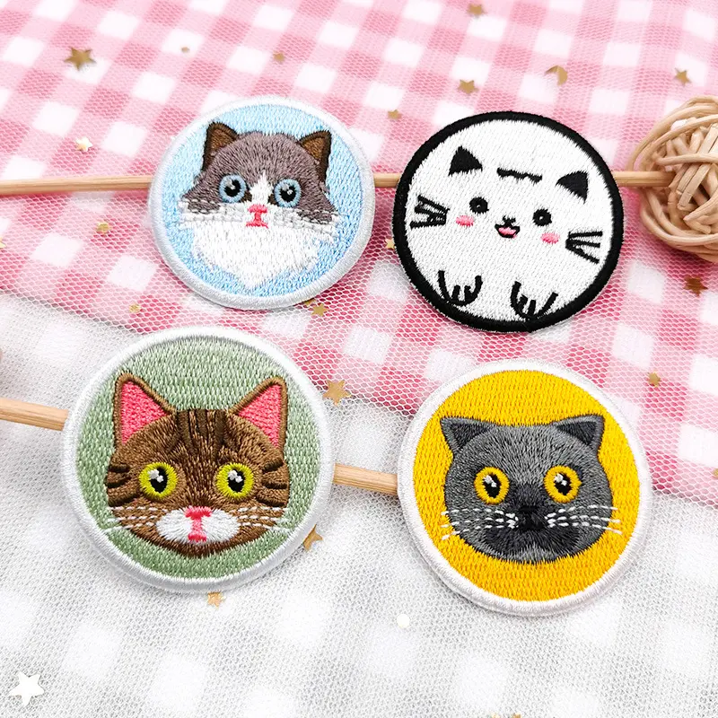 high quality 4.5*4.5cm round shape iron on exquisite Embroidery cartoon cute cat Patch for bag phone case decoration