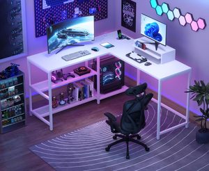 Mesa de ordenador blanca en forma de L, escritorio de esquina de oficina y juegos con tomas de corriente, soporte para monitor y estantes de almacenamiento para uso doméstico - Product Image 1