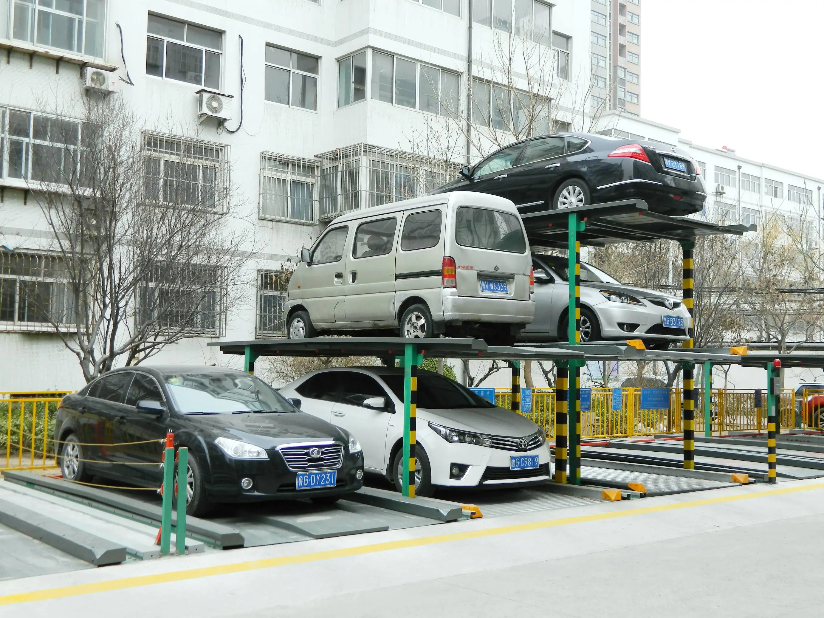 Impilatore per auto multilivello usato ascensore per auto a 4 colonne in vendita