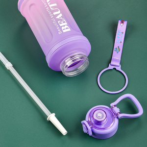 2024 พร้อมสต็อก ขวดน้ําดื่มสีไล่ระดับสีแบบพกพา Frosted 1350 ML พร้อมสายคล้องมือฝาป๊อปอัพ - Product Image 6