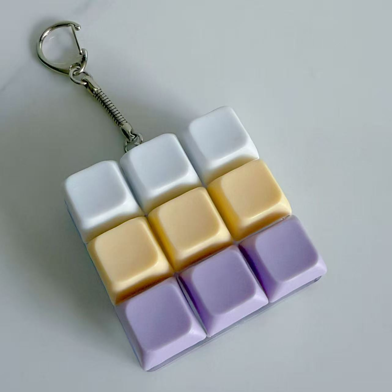 Blanc-Jaune-Violet