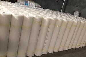 厂家直销供应1.2毫米1.5毫米2毫米HDPE板材无沥青聚合物自粘薄膜防水膜