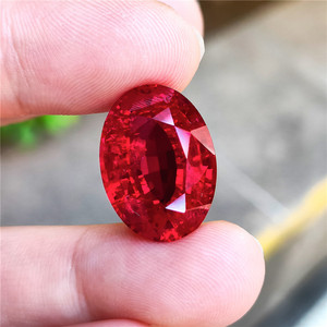 Laboratorio piccione rosso sangue rubino forma ovale Thailand taglio gemma pietra con crepe e inclusioni per la creazione di gioielli - Product Image 2