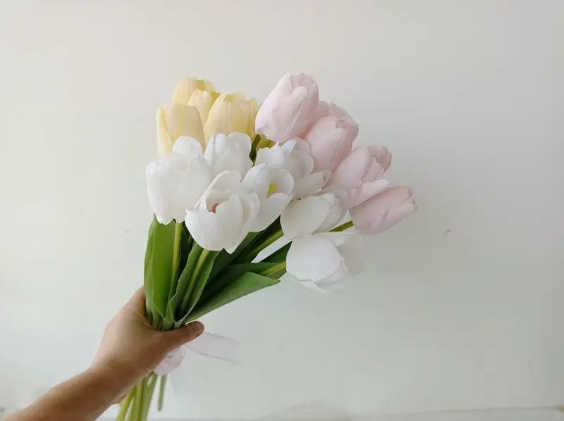 Fiore artificiale idratante dei tulipani di tocco reale della testa singola per i fiori artificiali di flores della decorazione domestica
