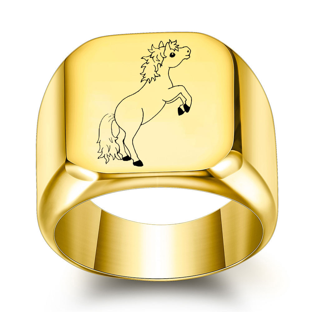 Cheval au galop doré