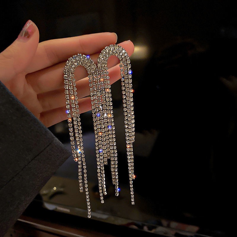 U-shaped diamond tassel