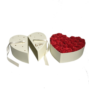 Kırmızı karton gül kutusu fantezi tasarım kadınlar için - Product Image 1