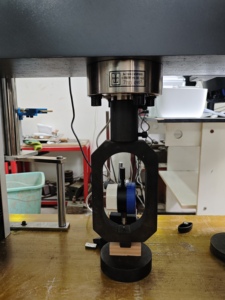 Equipo de prueba de alta precisión-Máquina de prueba universal electrónica controlada por microordenador 10 KN para tablero artificial