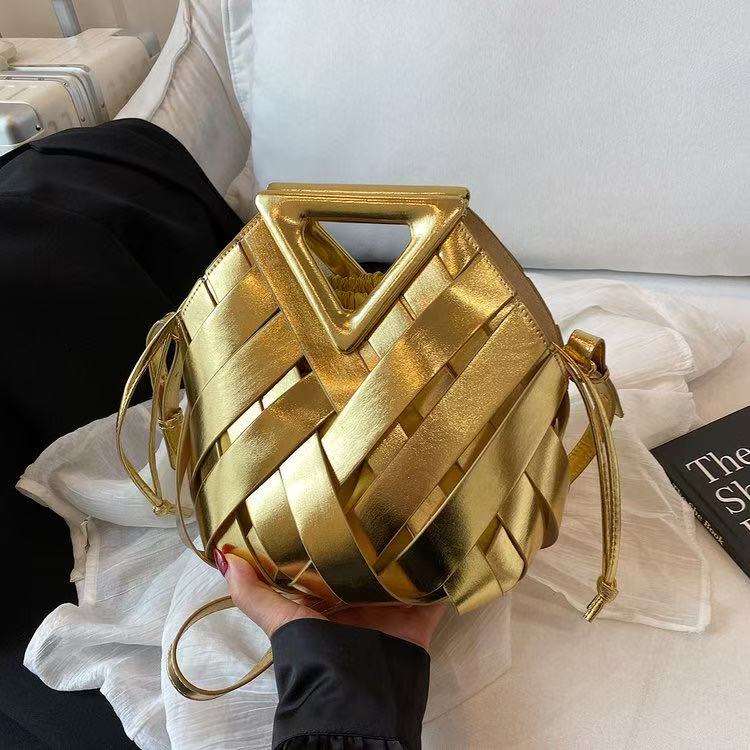 โกลเด้น